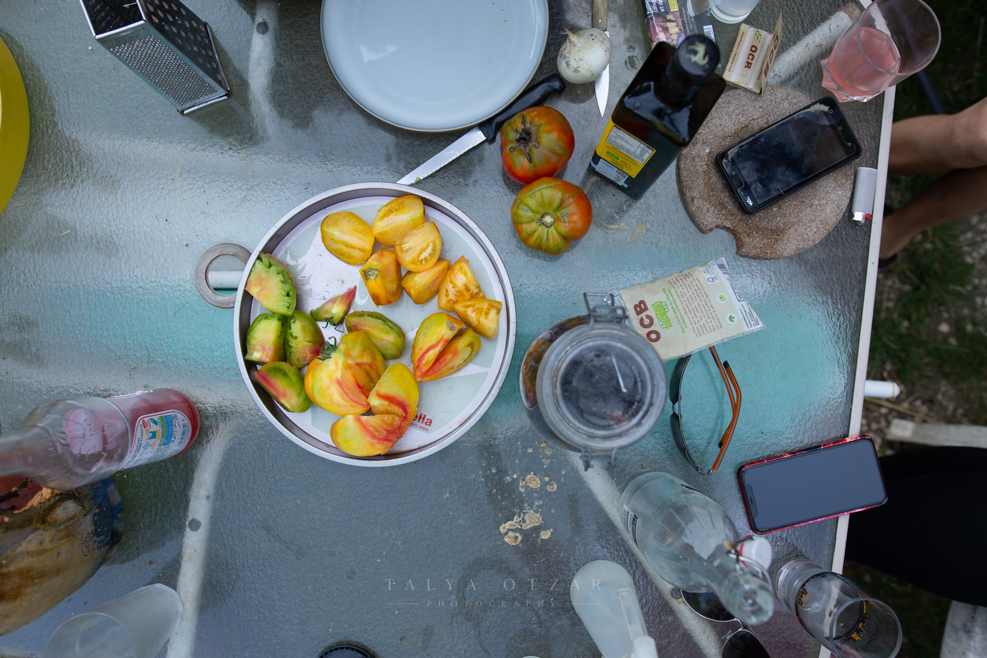 Sliced heirloom tomatoes on a plate on the garden table, seen from above